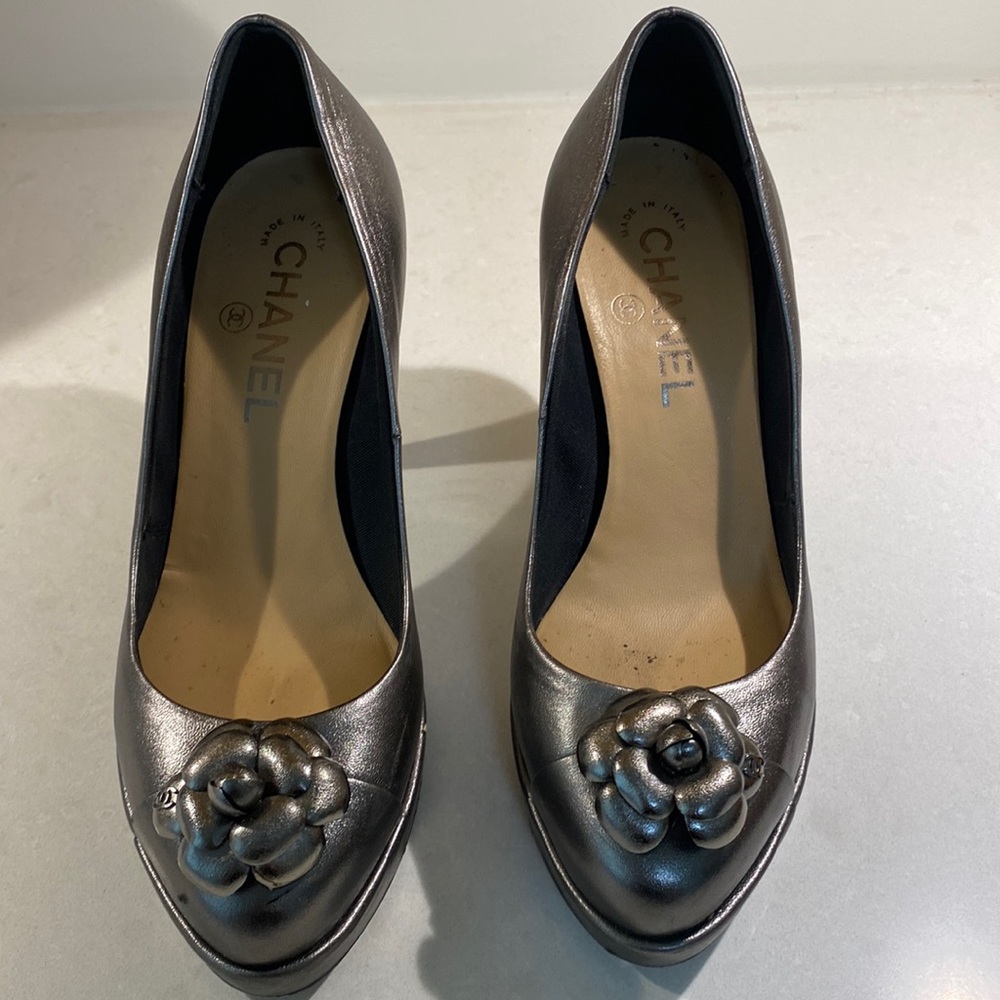 COPY - CHANEL Camellia platform metallic dark silver leather pumps